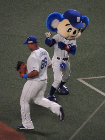 ビシエド選手を送り出し。