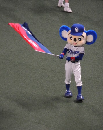 ドアラ。