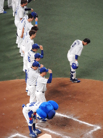ファンに勝利を報告。