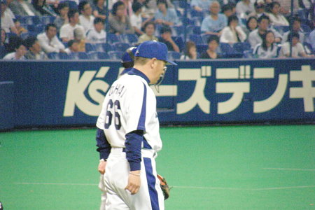 99 監督、登場です