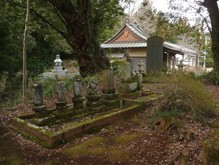 宗閑寺の石塔群