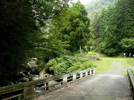 中里線終点の沢山橋