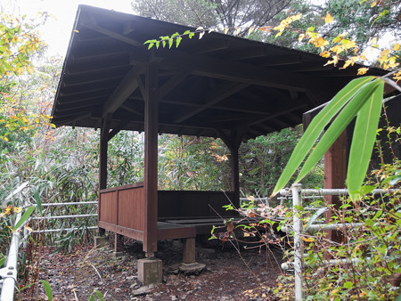 湖上遊歩道の東屋