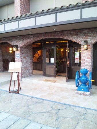 VAN CAFE HOUSE (1)