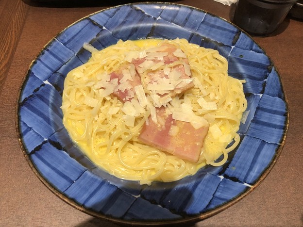 鎌倉パスタの鎌倉ベーコンとイタリア産ペコリーノのカルボナーラ山椒の香り