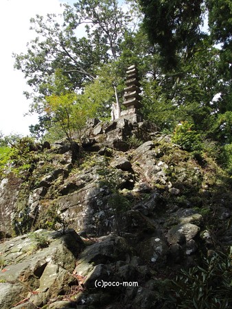 室生寺奥の院 七重石塔 諸仏出現の岩 P9210126