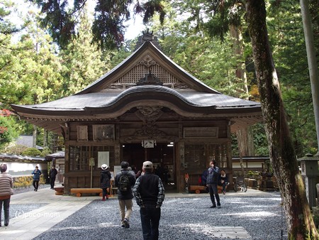 高野山奥の院 頌徳殿(しょうとくでん)休憩所 PB030691