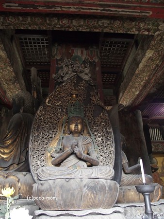 法観寺五重塔内部 宝冠阿弥陀如来(西方)と 大日如来