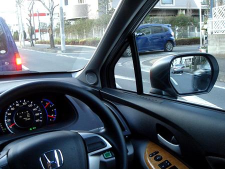 個人的にはドアミラーはも少し前のが視線移動が少なくて好き。