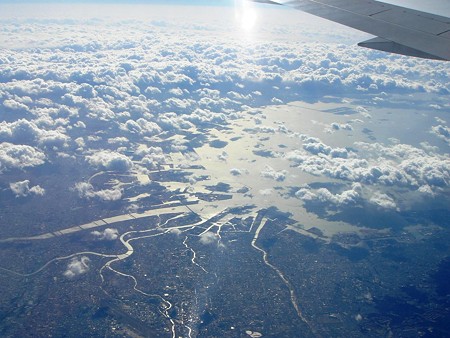 飛行機から瀬戸内海　大阪の街並。