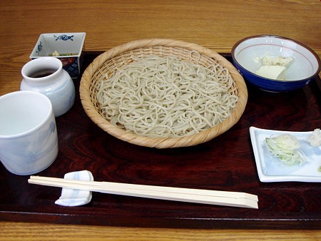 そばセット　おぼろ豆腐、食べかけでスミマセン