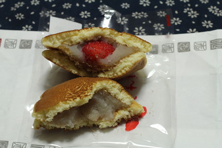「志ち乃」のいちごドラ