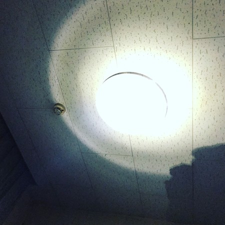 LEDランプで天井を照らして間接照明