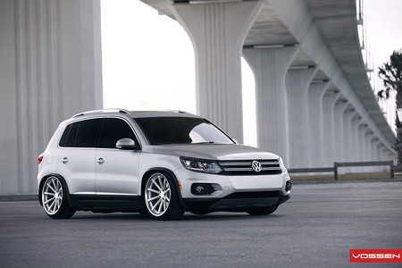 vw-tiguan-bagger-on-20-inch-vossen-wheels-photo-gallery_7