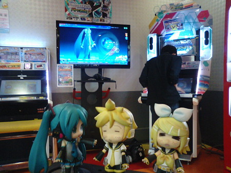 それでは徹夜 #DIVAAC 第2ラウンドといきましょうか!! ミク:「私た...