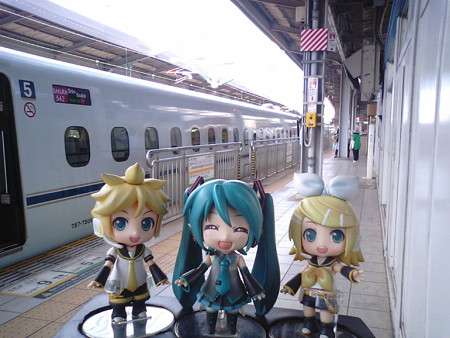 リン:「小倉駅に到着だゅ♪」 ミク:「マスター、またまたDIVA修行で...