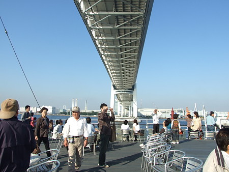 ベイブリッジの真下です