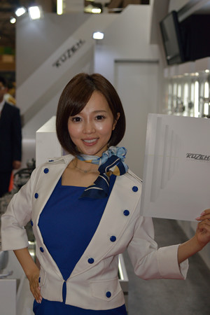 東京モーターショー2015KUZEHブースコンパニオンなお姉さん