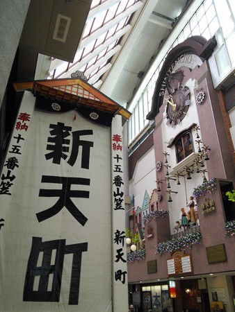 16_新天町のまだ建設中の飾り山140624