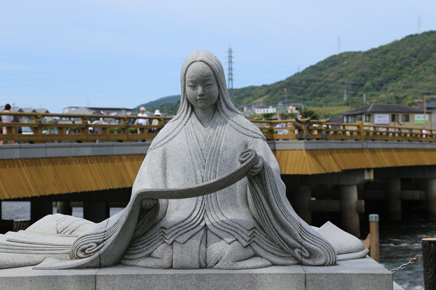 宇治橋 紫式部像