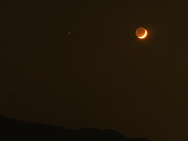 月齢3.1の月と土星（10月16日）