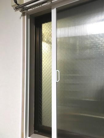 窓をはめ込んで完成