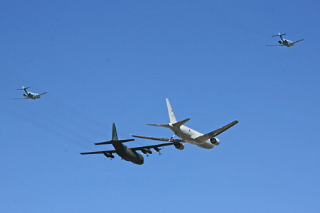 KC-767&C-130H U-125A 異機種編隊飛行 2014年 IMG_9130_2