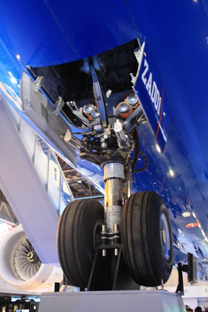 FLIGHT OF DREAMS フライト オブ ドリームズ B787 N787BA ノーズギヤ IMG_8600