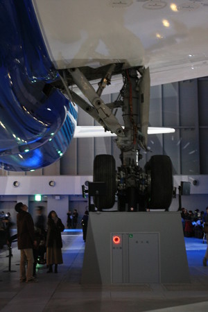 FLIGHT OF DREAMS フライト オブ ドリームズ B787 N787BA 右メインギヤ IMG_8602