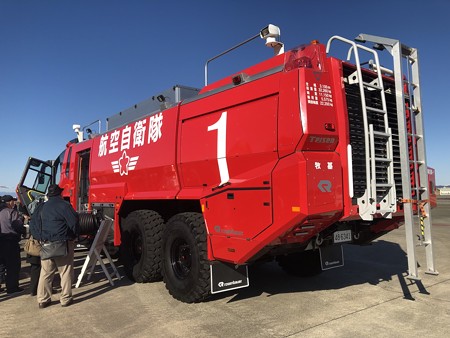 西春日井二市一町合同出初式 航空自衛隊小牧基地 大型破壊機救難消防車 A-MB-3 IMG_2078