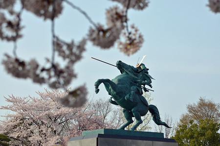 160416霞城公園の最上義光の像02