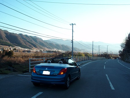 山梨207号を走る