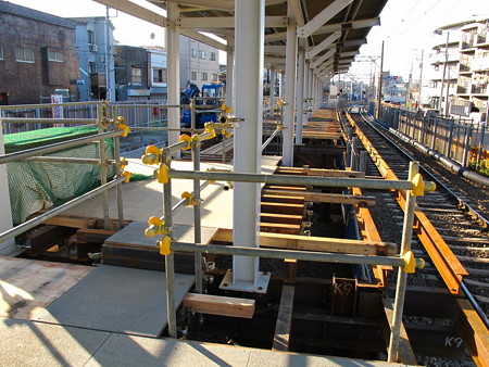 工事中の小島新田駅2