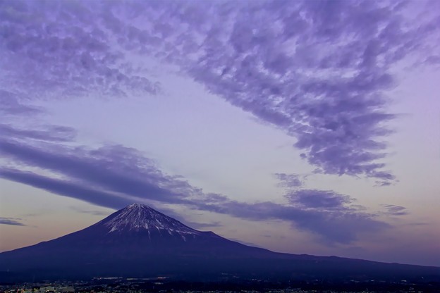 1月3日富士宮からの夕方富士山雲がイイ感じでした 黄昏モードで撮影 今日もお疲れ様でした 照片共享頁面 攝影藏