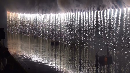 宇和島和霊大祭:須賀川に落ちる光の滝1