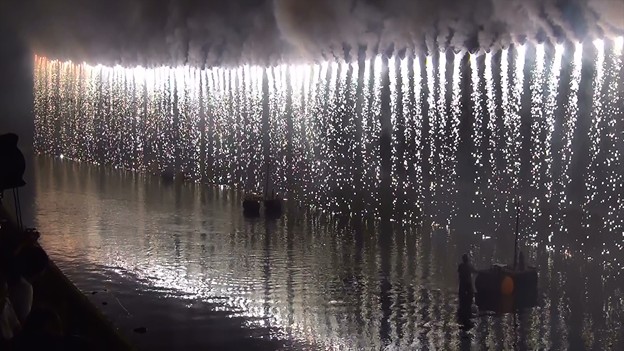 宇和島和霊大祭：須賀川に落ちる光の滝1
