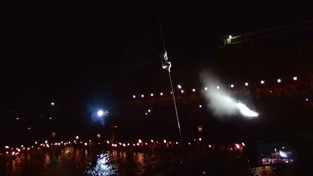 和霊大祭クライマックス 御幣取り 一人目2