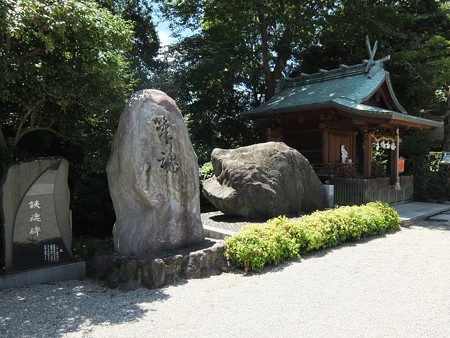 椿神社04 鋏魂碑と筆魂碑
