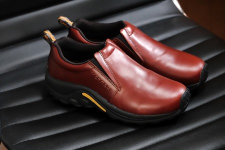 2018.02.28 机 MERRELL ウォーキングシューズ