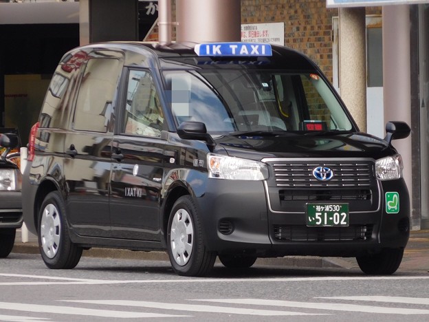 市原興業（IKタクシー）　トヨタ・JPN TAXI