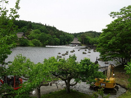 190531-02池は工事中