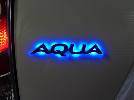 トヨタＡＱＵＡ　新潟県　エンブレムＬＥＤ取付