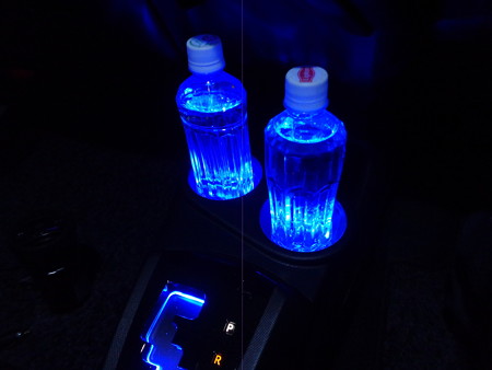 トヨタＡＱＵＡ　新潟県　ドリンクホルダーＬＥＤ取付