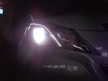 クラウンハイブリッド　ＨＩＤバーナー取付