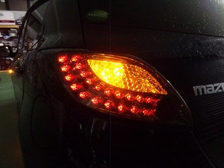 デミオ　埼玉県　リアウインカー２色ＬＥＤ　オレンジ