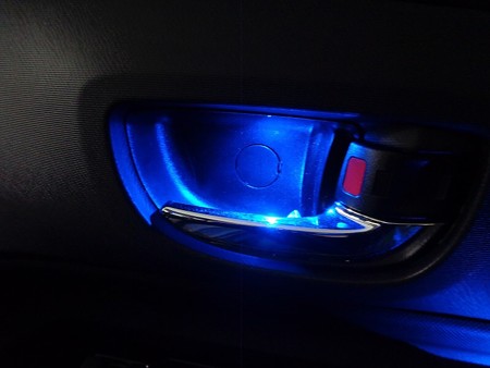 トヨタＡＱＵＡ　栃木県　ドアノブＬＥＤ青