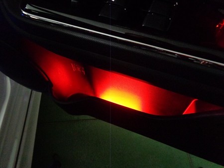 トヨタＡＱＵＡ　栃木県　ドアドリンクホルダーＬＥＤ赤
