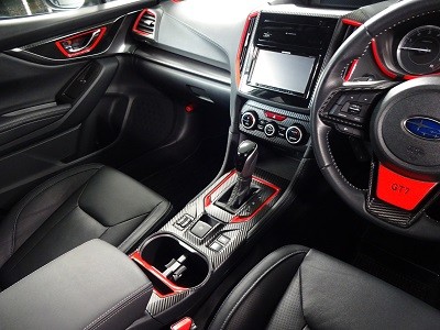インプレッサスポーツ　車種別カット済みレッドシート＆ブラックカーボンシート貼り込み