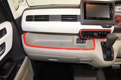 Ｎ－ＢＯＸ　赤シート＆カーボンシート貼り込み