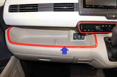 Ｎ－ＢＯＸ　赤シート＆カーボンシート貼り込み